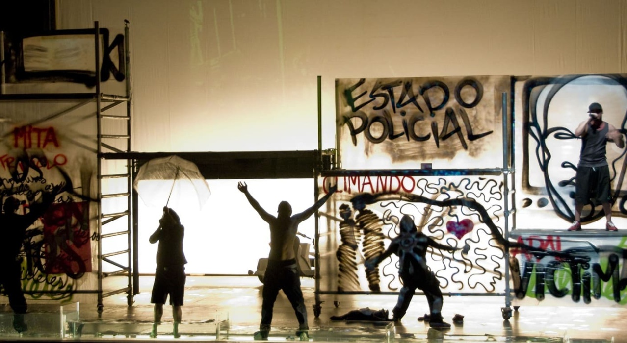 El Teatro en el Siglo XXI: Transformación y Persistencia