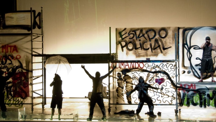 El Teatro en el Siglo XXI: Transformación y Persistencia